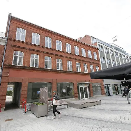 Kongensgade 32. 1 Floor To The Right